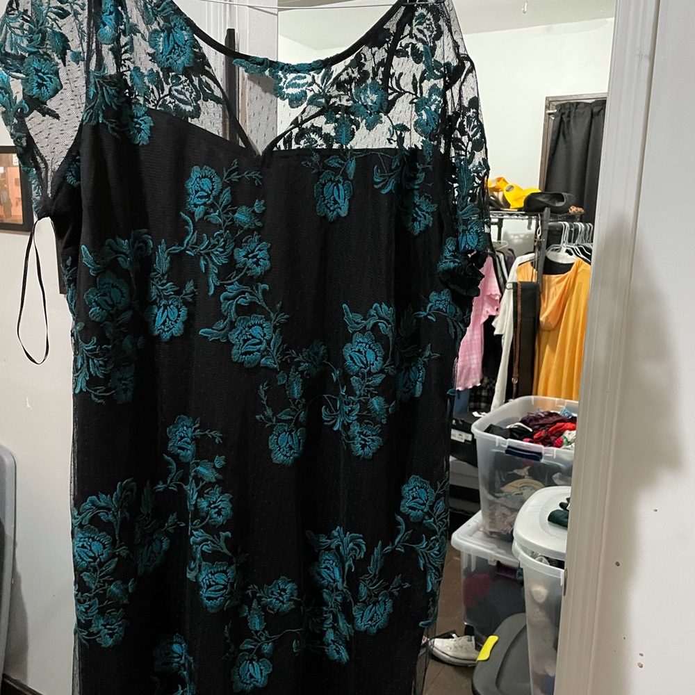 Formal lace lightweight dress